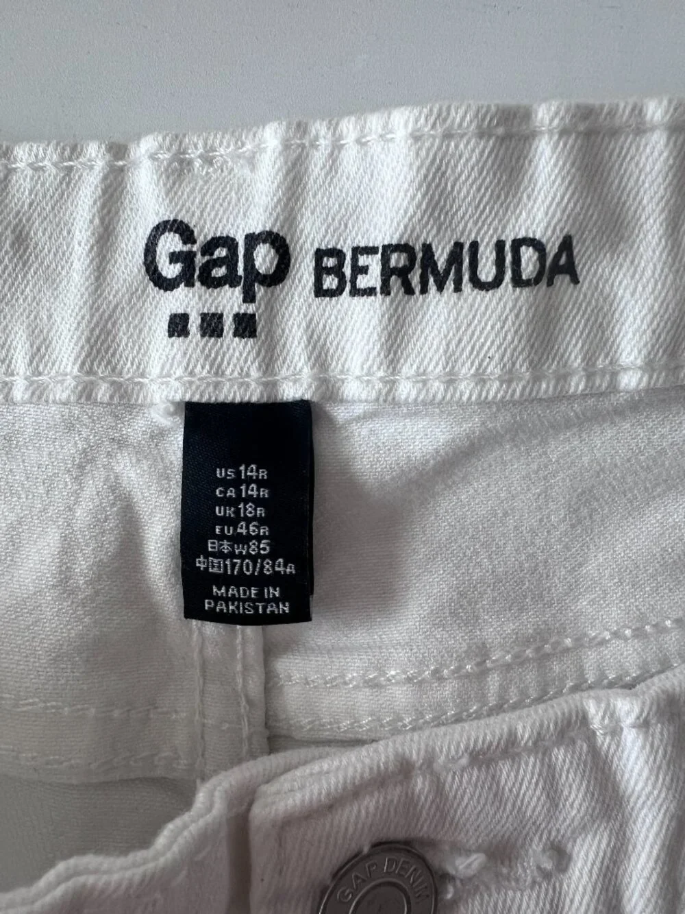 Gap Denim Bermuda Shorts White Size 14R Mid Rise Stretch